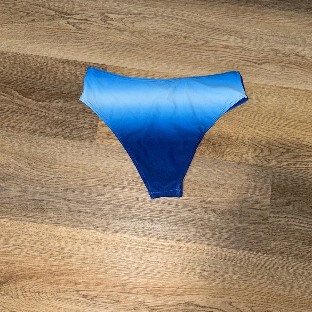 ☀️3 for $12 LOWEST PRICE! NWOT (hygienic liner attached) blue ombré swim bottoms